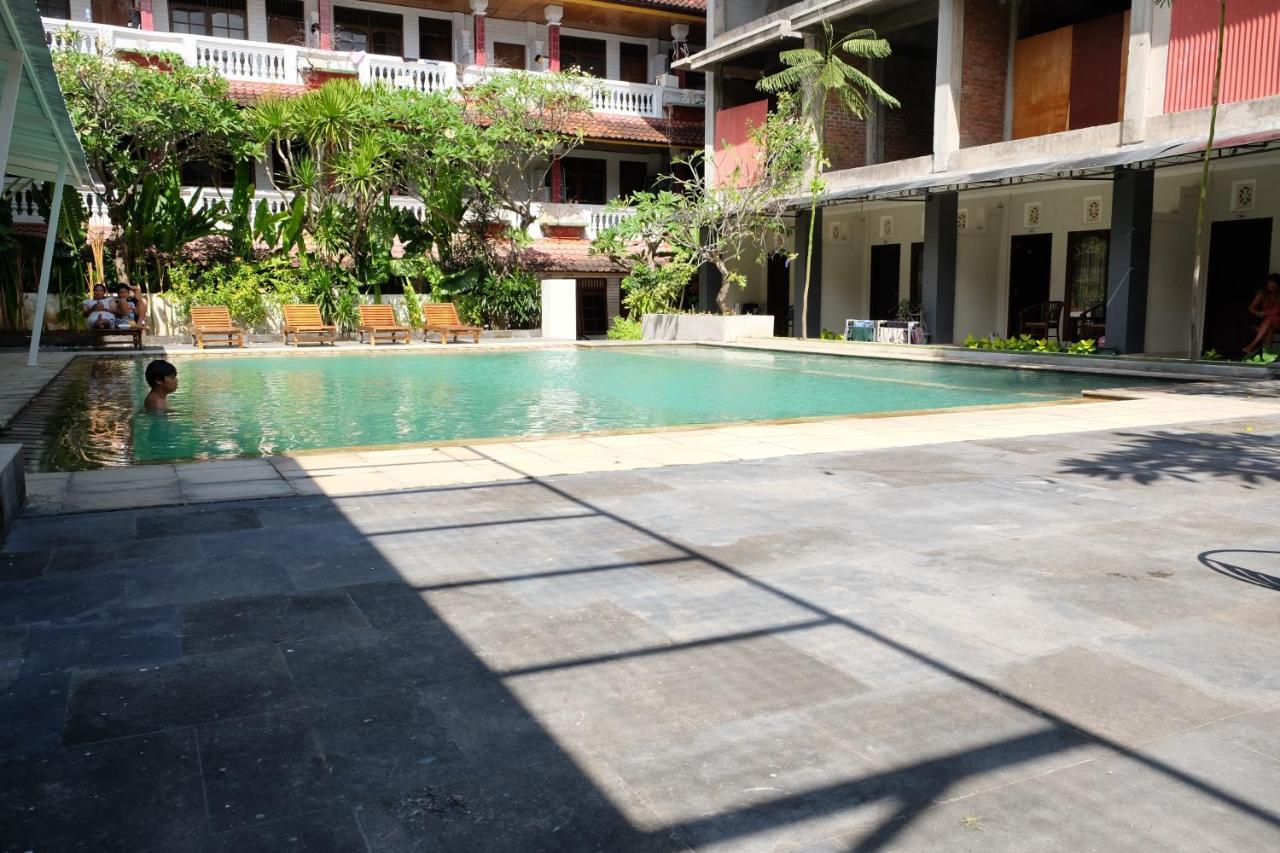 Отель Palm Garden Kuta Кута Экстерьер фото