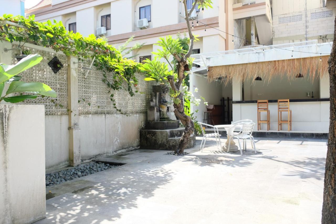 Отель Palm Garden Kuta Кута Экстерьер фото