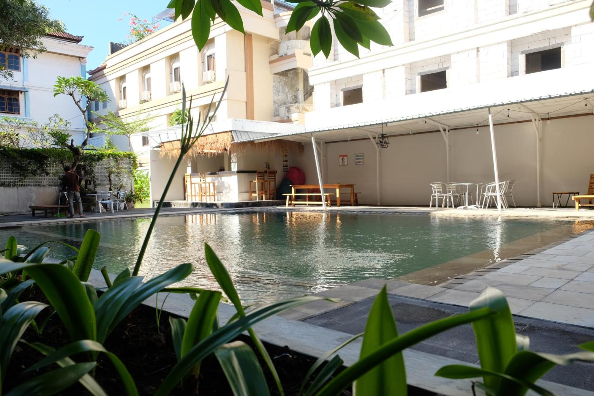 Отель Palm Garden Kuta Кута Экстерьер фото