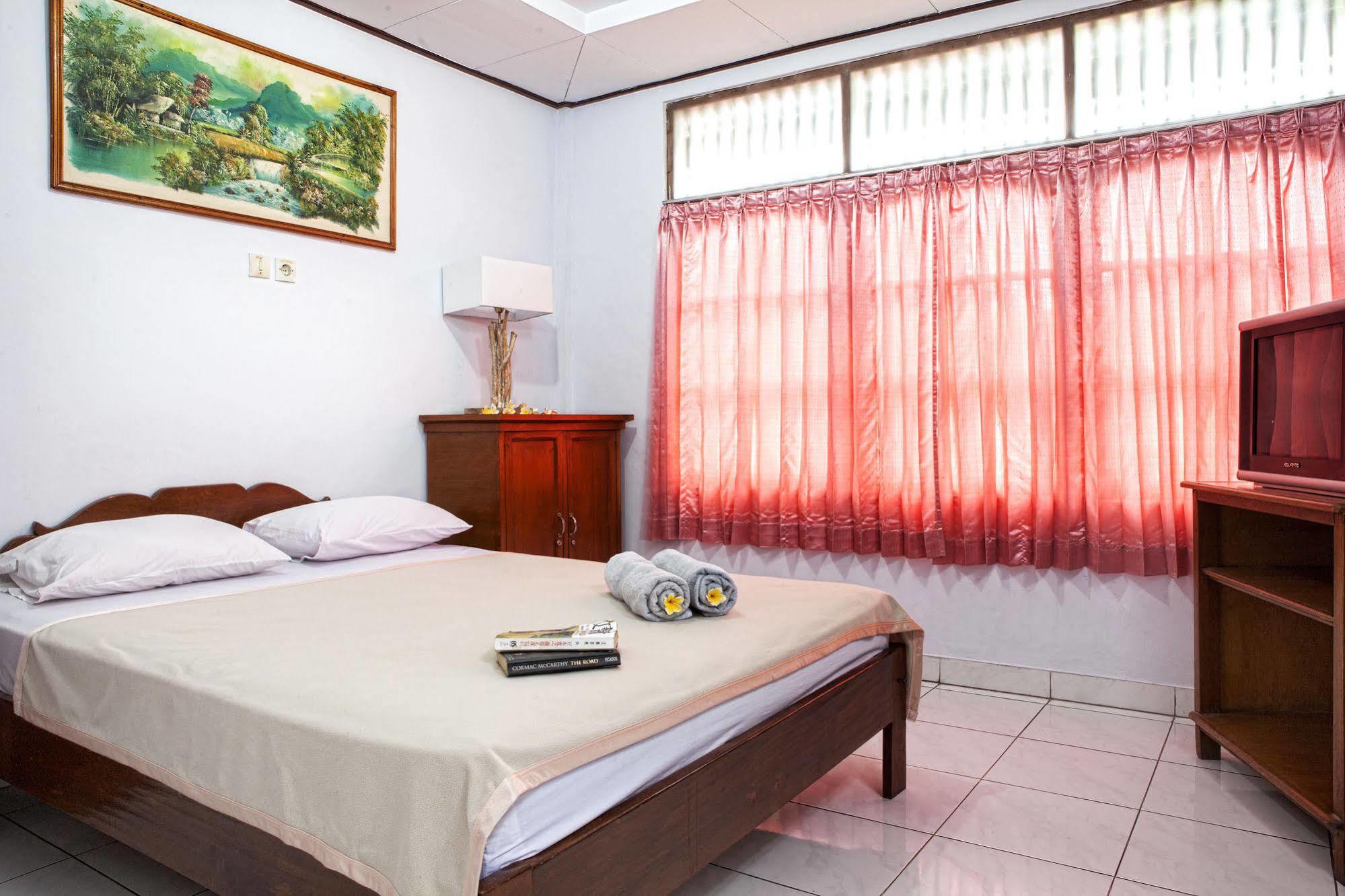 Отель Palm Garden Kuta Кута Экстерьер фото