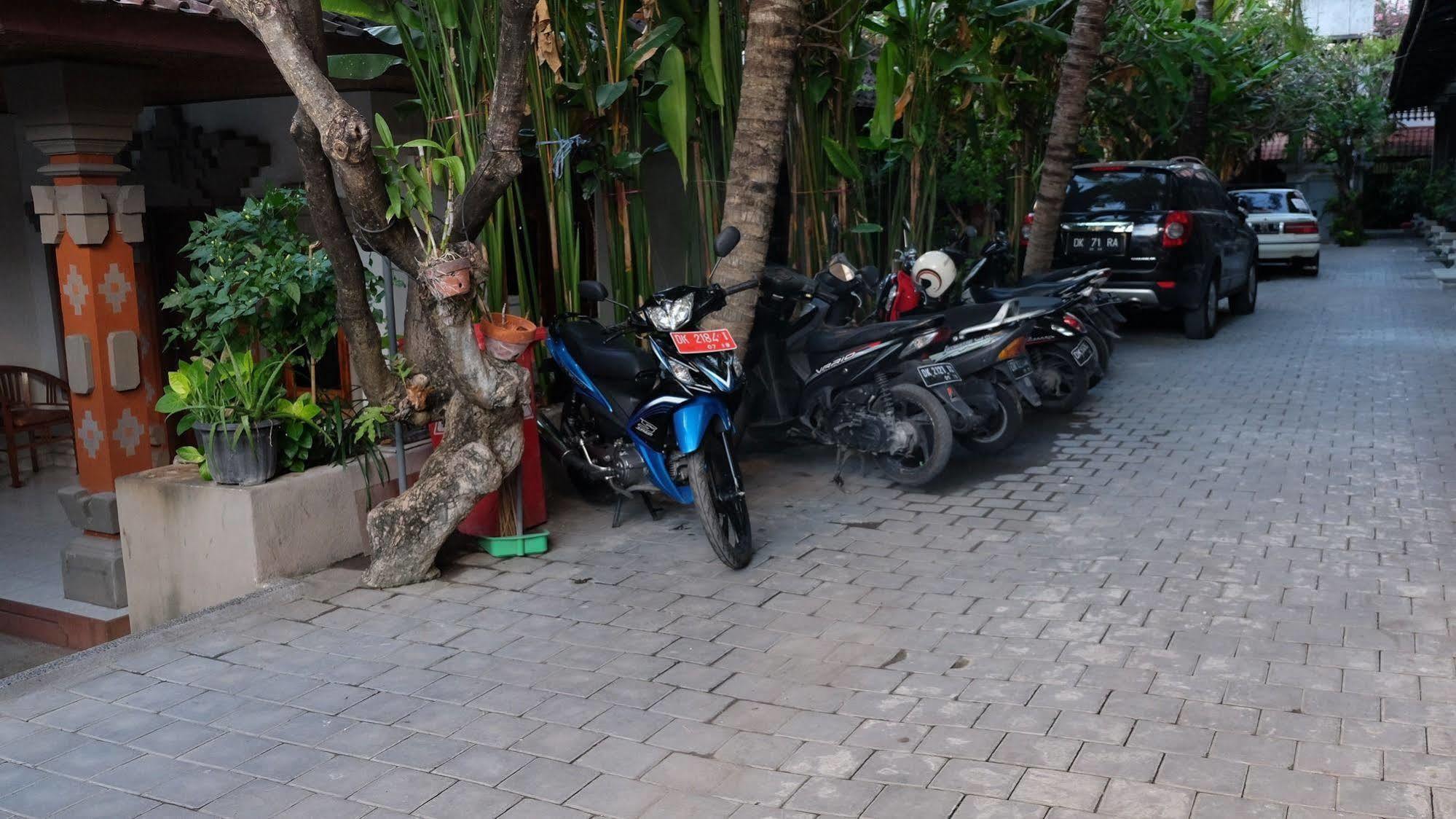 Отель Palm Garden Kuta Кута Экстерьер фото