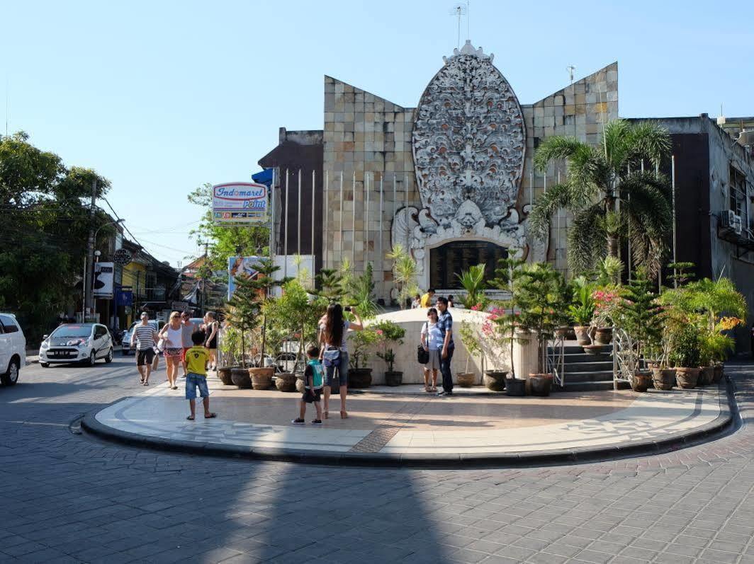 Отель Palm Garden Kuta Кута Экстерьер фото