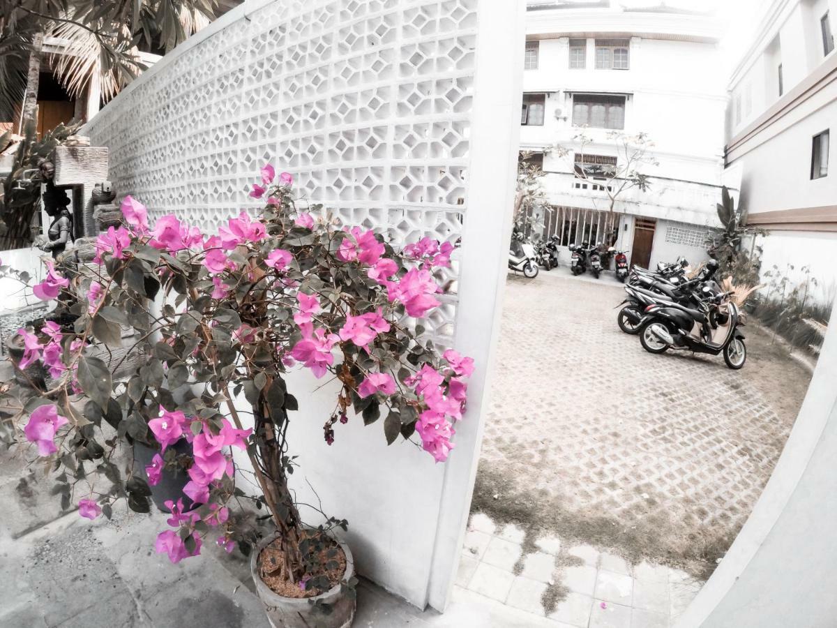 Отель Palm Garden Kuta Кута Экстерьер фото