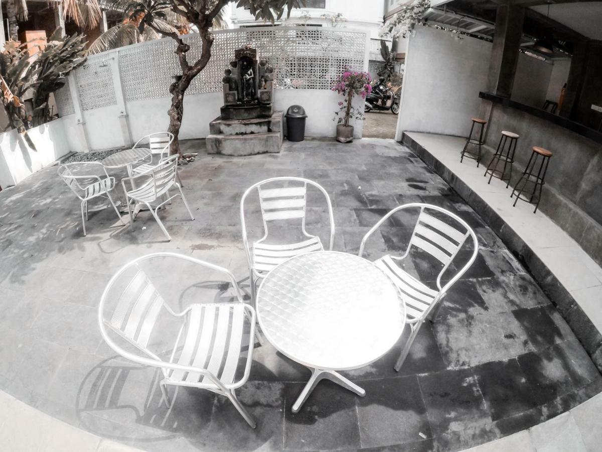 Отель Palm Garden Kuta Кута Экстерьер фото